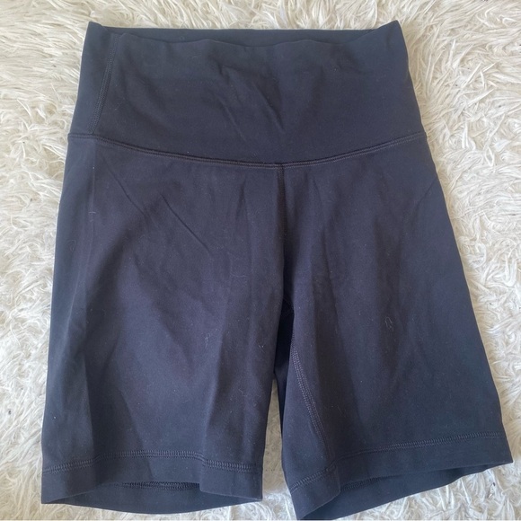 Aritzia TnAction 7" Short - Picture 3 of 8